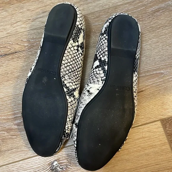 Calvin Klein SnakeSkin flats- adorable - size 6.5 - Picture 3 of 7
